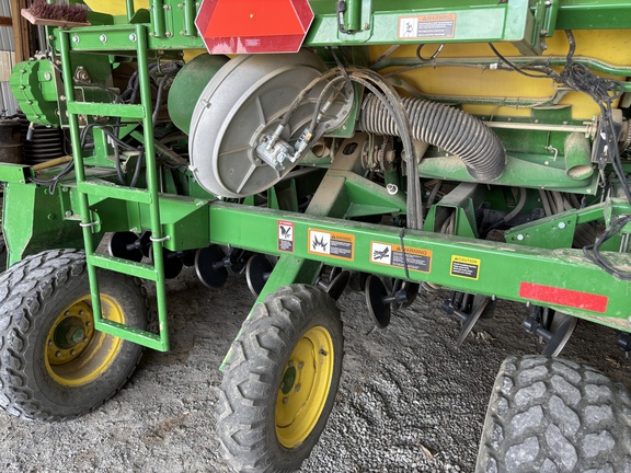 Used 2012 John Deere 1990 Air Drills and Seeders at Koenig Equipment in Anna, OH - Photo5