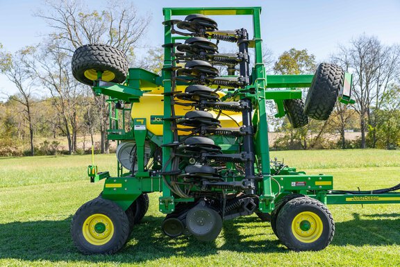 Used 2012 John Deere 1990 Air Drills and Seeders at Koenig Equipment in Anna, OH - Photo5
