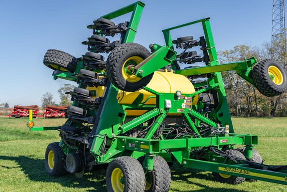 Used 2012 John Deere 1990 Air Drills and Seeders at Koenig Equipment in Anna, OH - Photo6