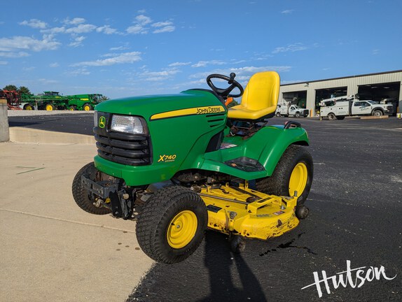 Photo of 2008 John Deere X740