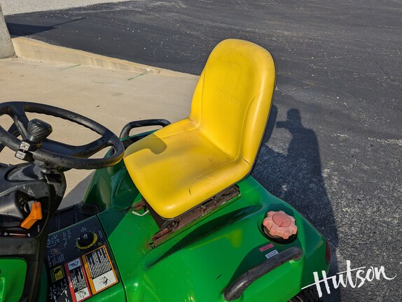 Photo of 2008 John Deere X740
