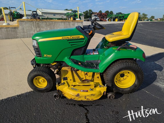 Photo of 2008 John Deere X740