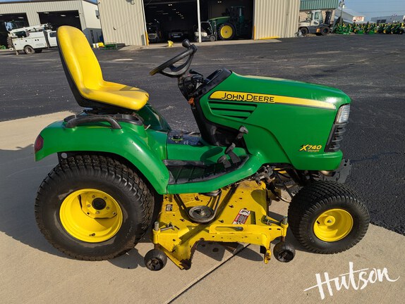 Photo of 2008 John Deere X740