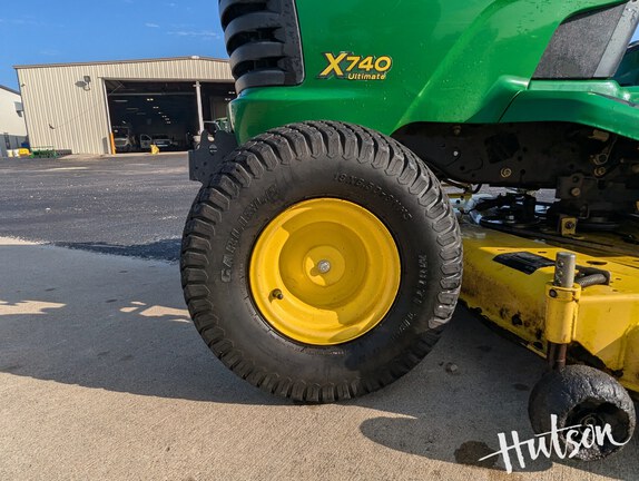Photo of 2008 John Deere X740