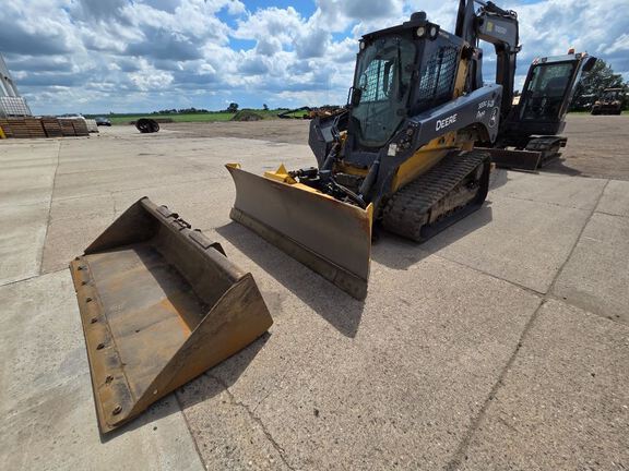 Photo of a 2023 John Deere 333G