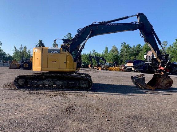 2014 John Deere 245G LC