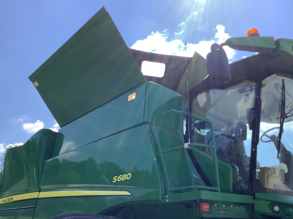 Photo of 2014 John Deere S680