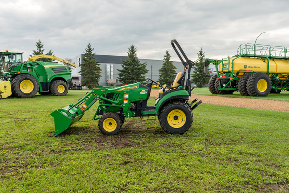 Used 2023 John Deere 2025R Compact Utility Tractors at Horizon Ag & Turf in Westlock, AB - Photo4