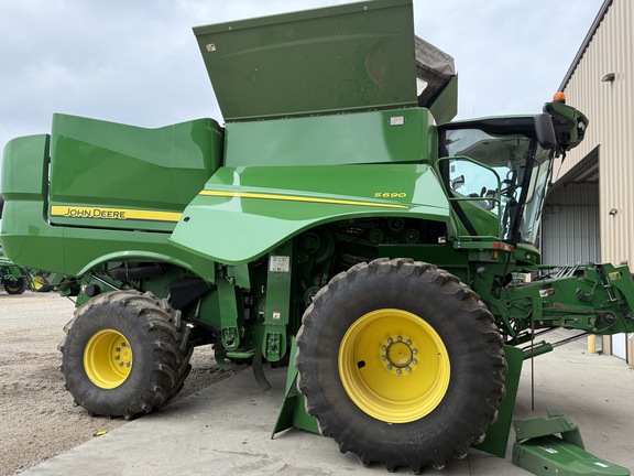 2017 John Deere S690 - Photo33