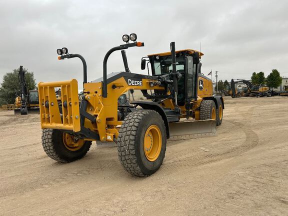 Photo of 2023 John Deere 772G