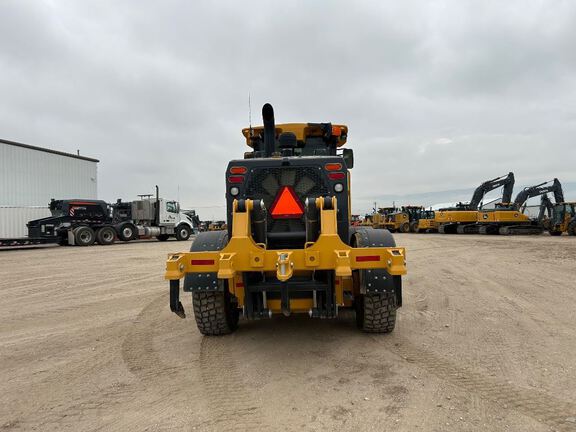 2023 John Deere 772G