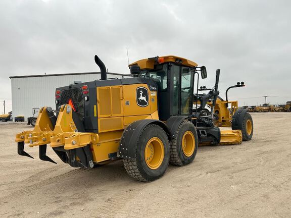 2023 John Deere 772G