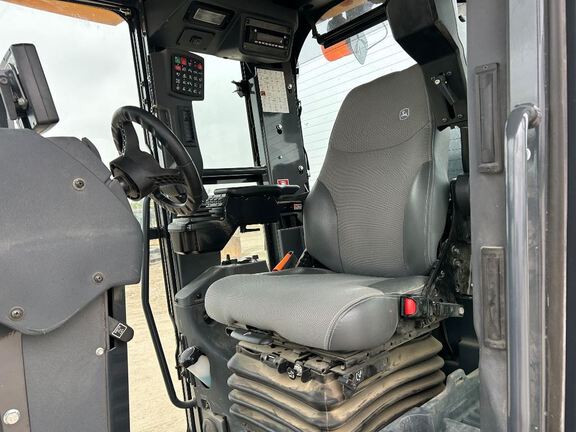 2023 John Deere 772G