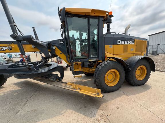 2019 John Deere 772G