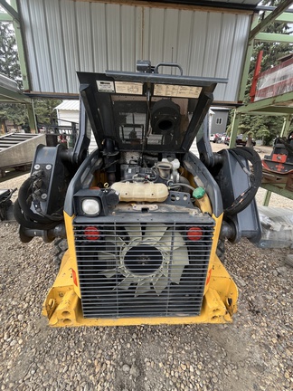 Used 2017 John Deere 324E Skid Steer Loaders at Horizon Ag & Turf in Edmonton West, AB - Photo5