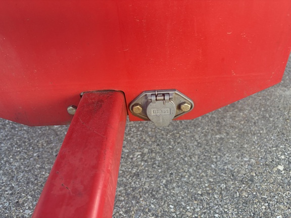 Used 2007 TYCROP Quick Pass 300 Pull Type Topdresser Attachments for Golf and Turf at Horizon Ag & Turf in Calgary, AB - Photo5