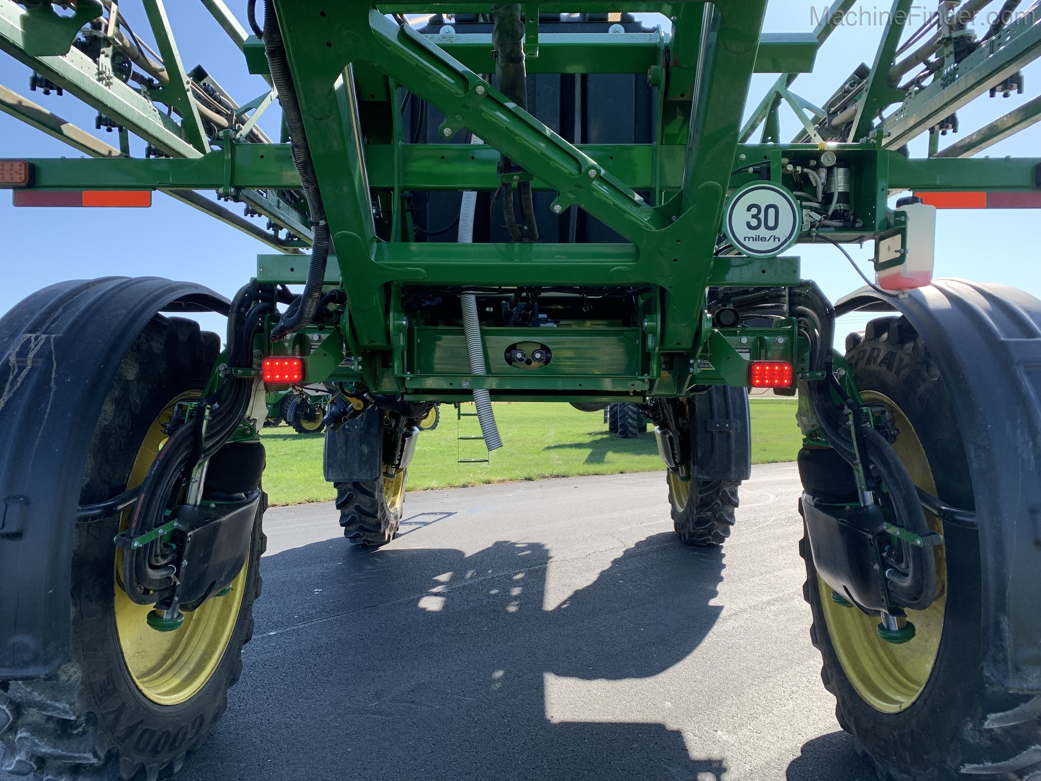 2019 John Deere R4030 Image 16