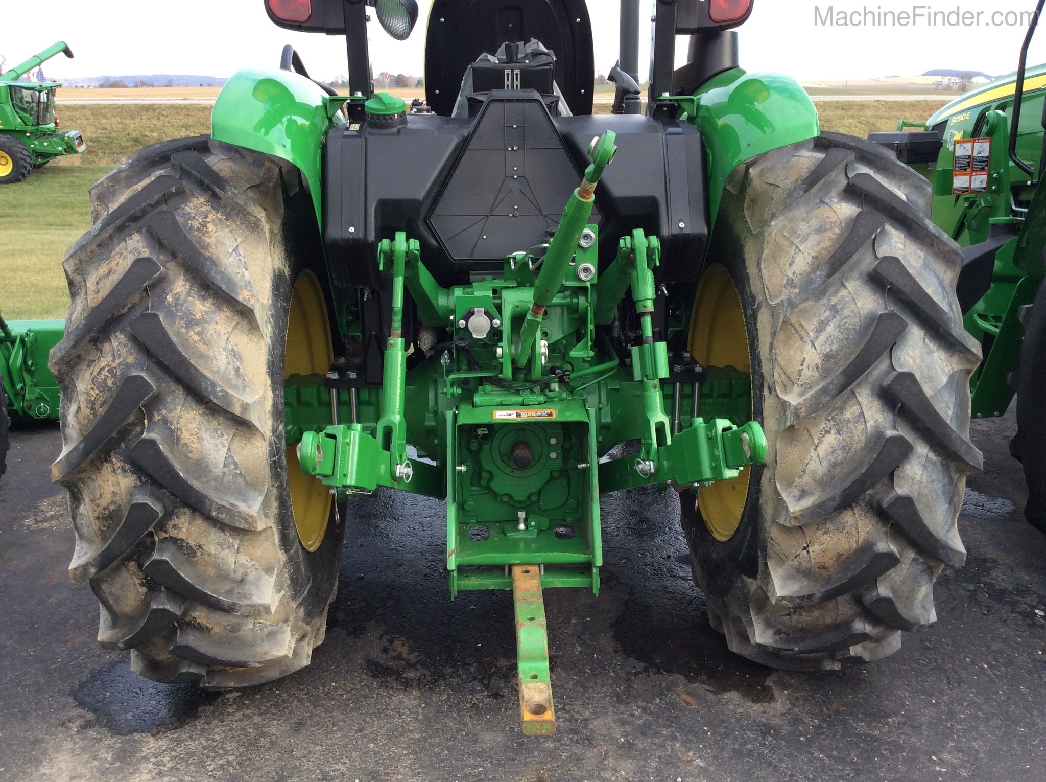 2018 John Deere 5075E Image 5