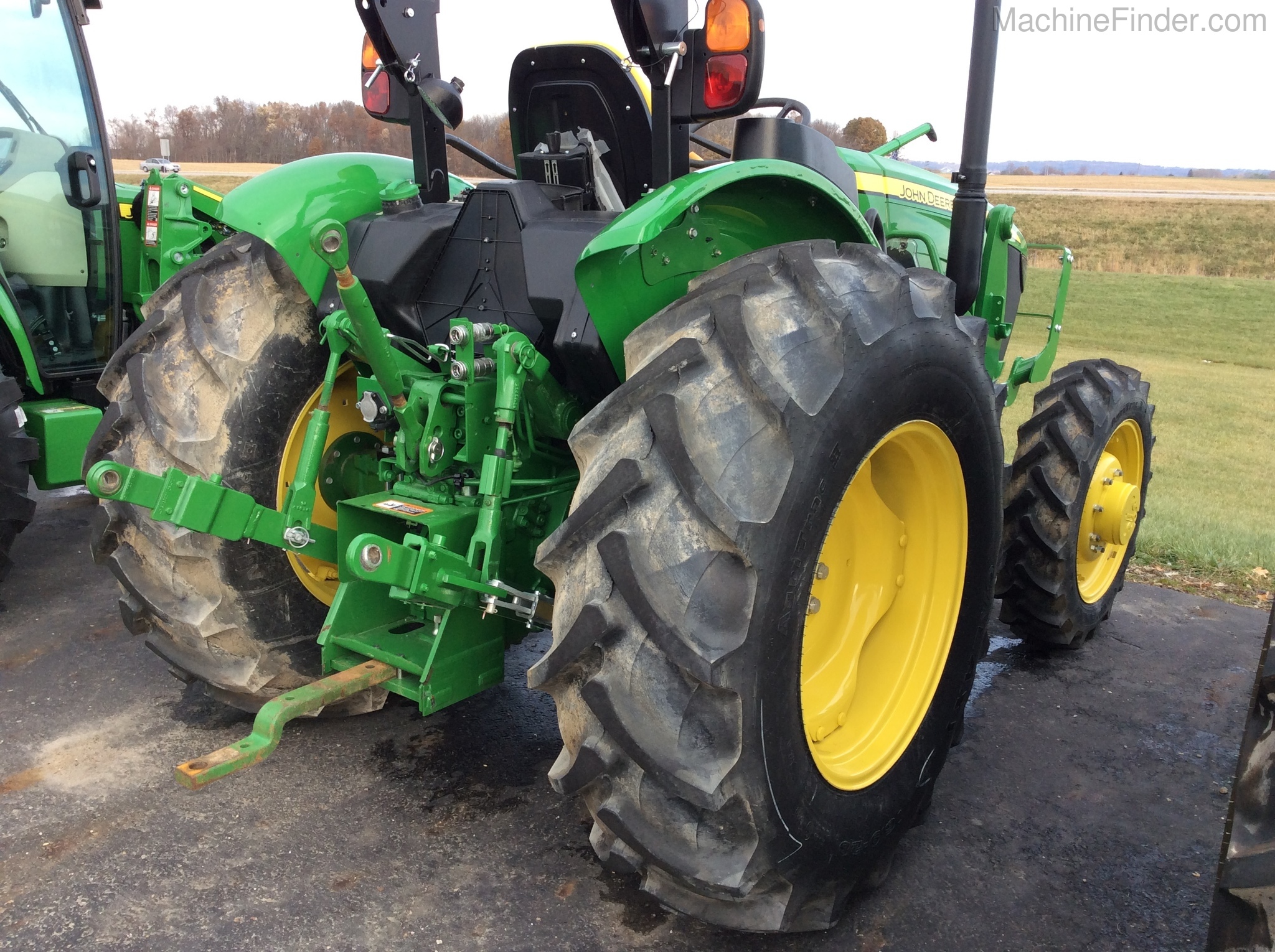 2018 John Deere 5075E Image 7