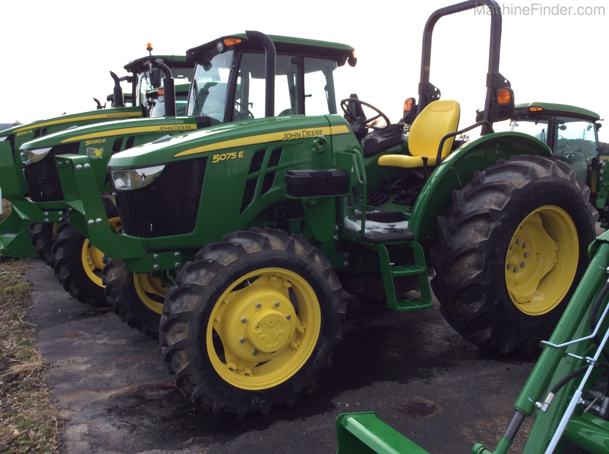 2018 John Deere 5075E Image 3