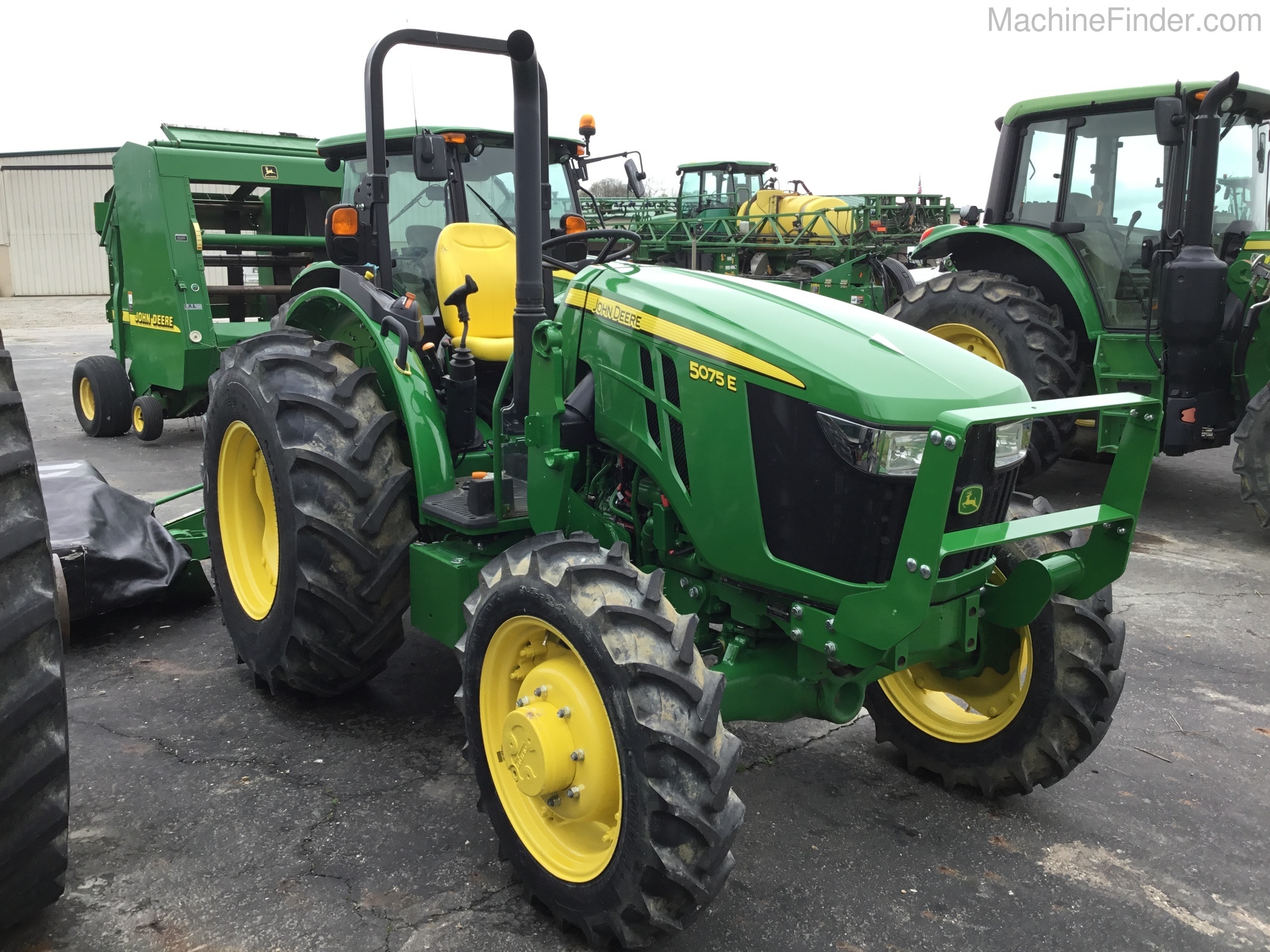 2018 John Deere 5075E Image 2