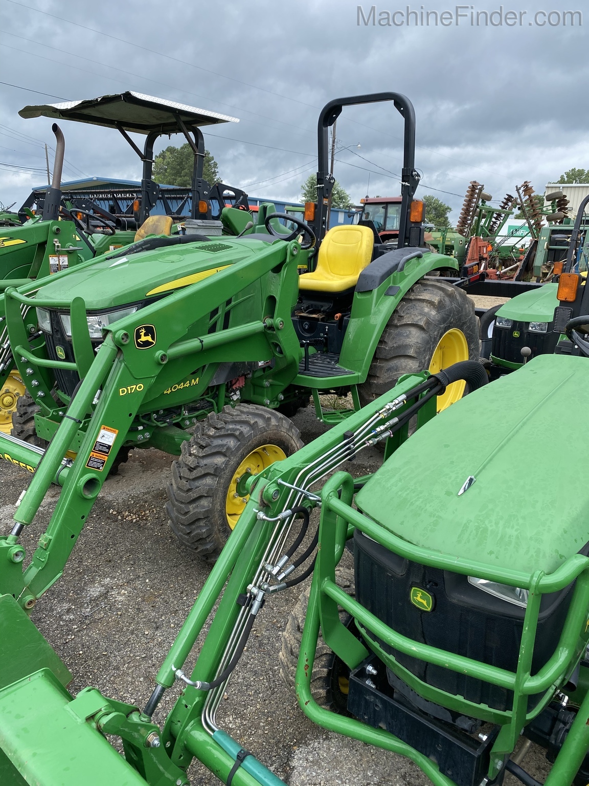 2017 John Deere 4044M Image 3