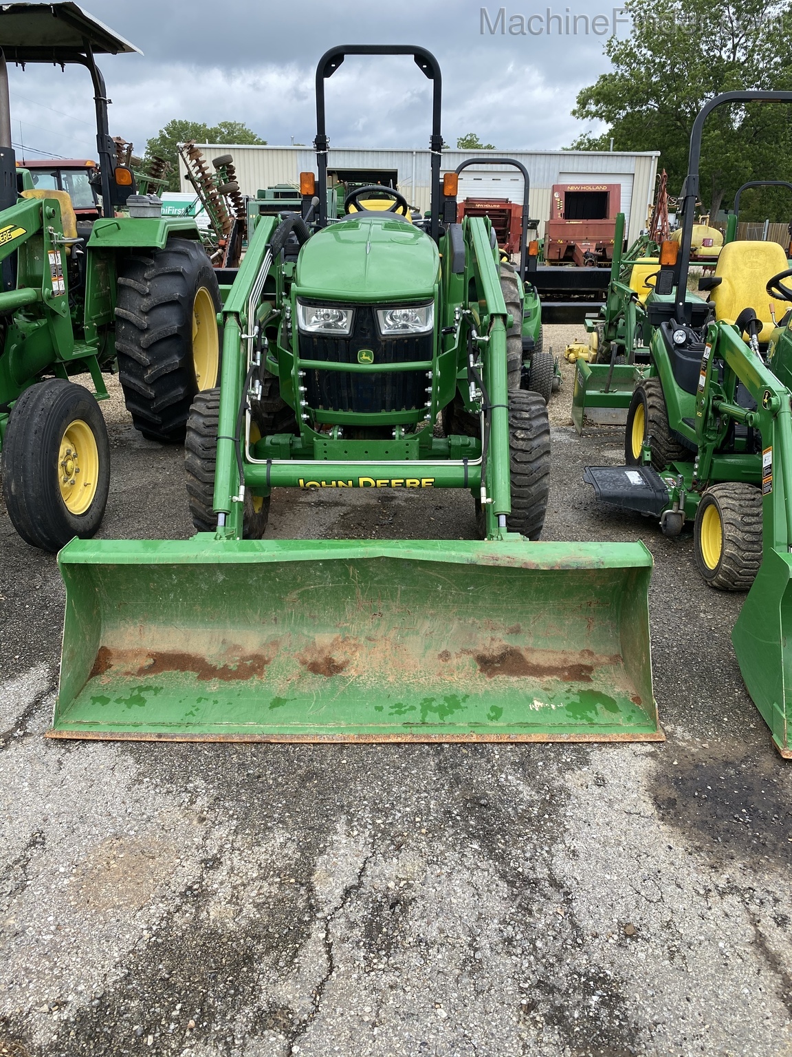 2017 John Deere 4044M Image 2