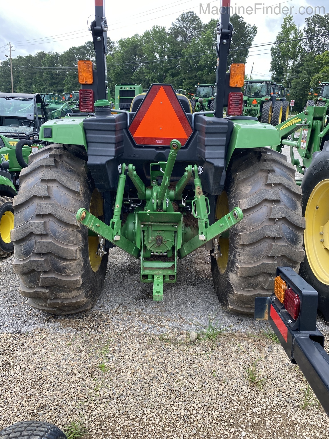 2017 John Deere 4044M Image 4