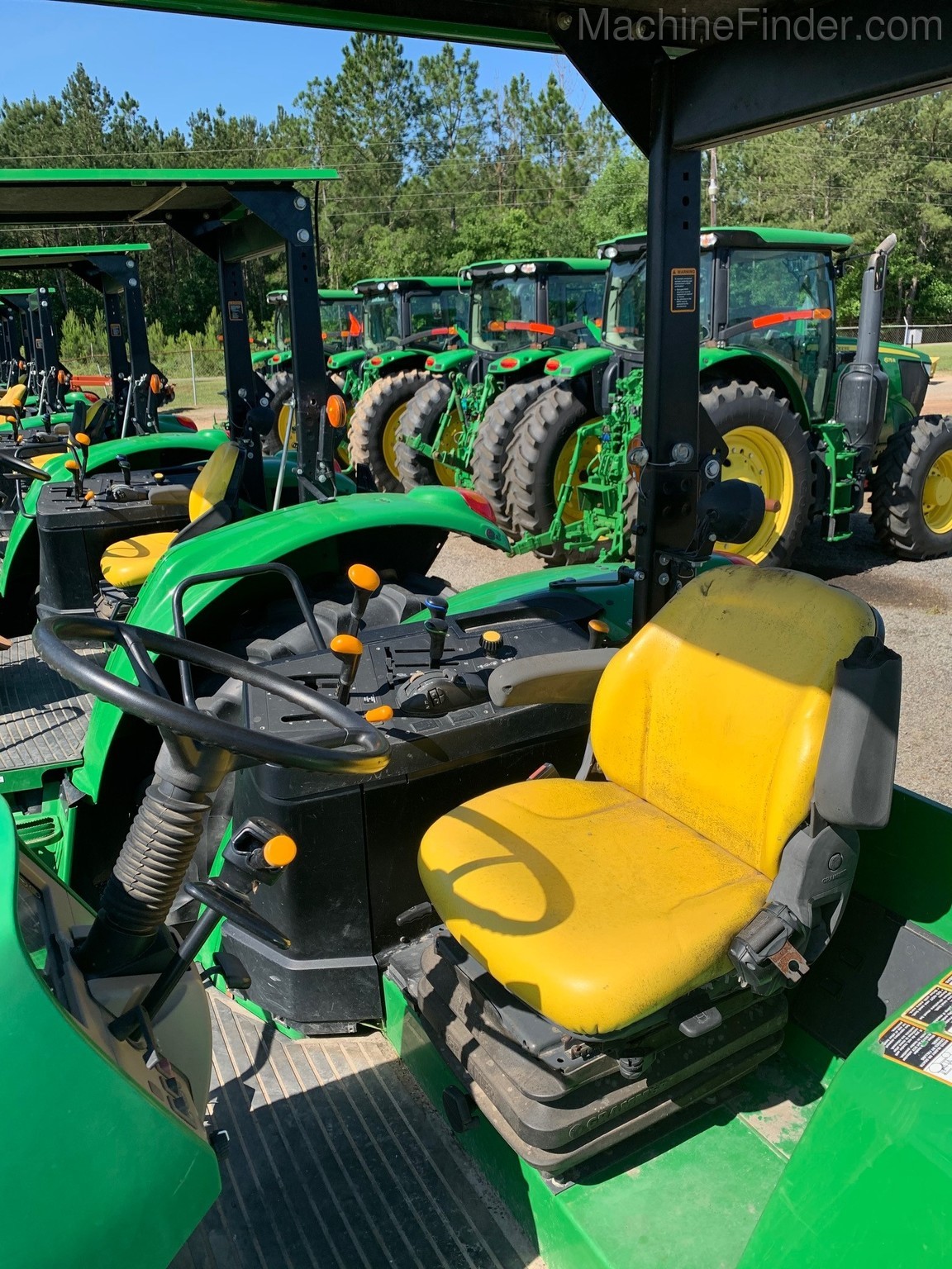 2017 John Deere 6110M Image 4