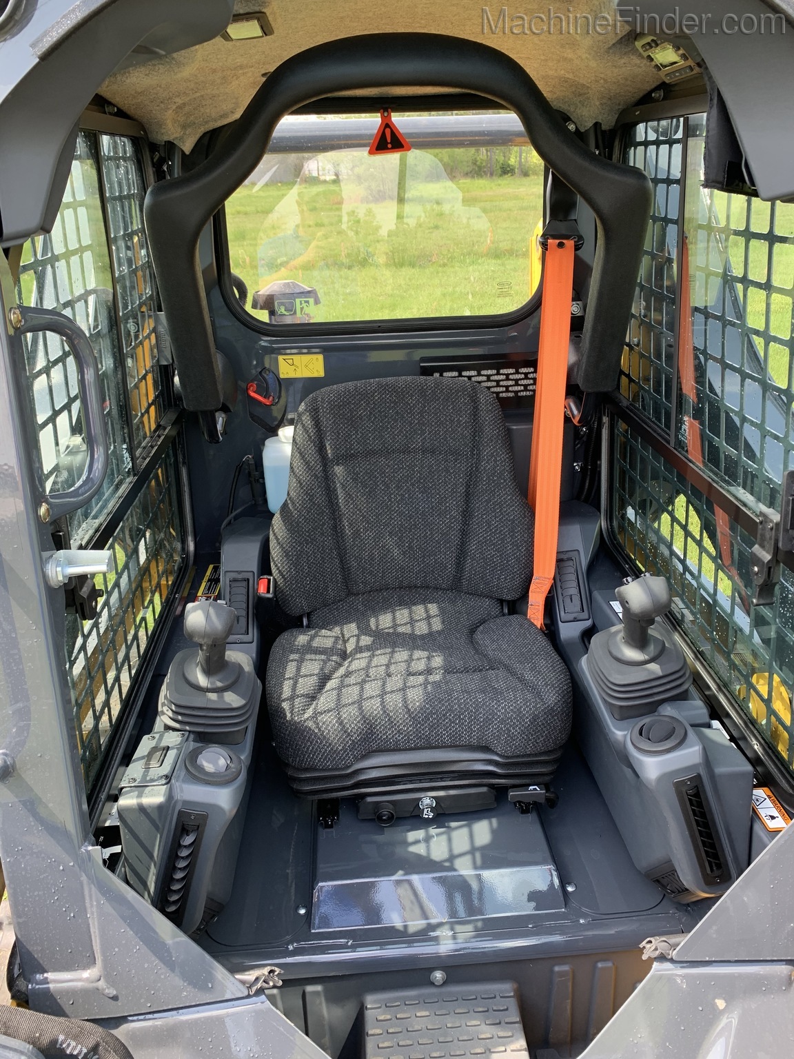 2020 John Deere 325G Image 10