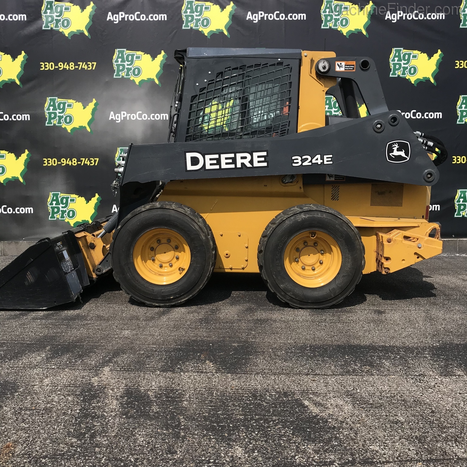 2017 John Deere 324E Image 1