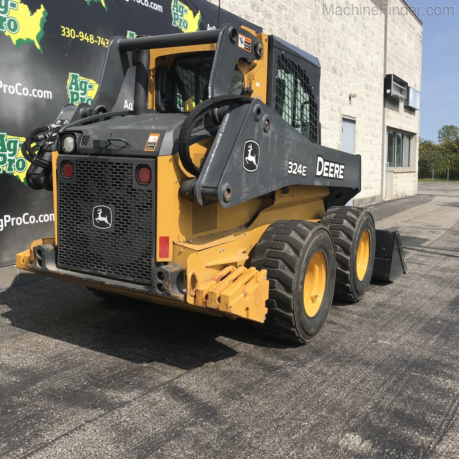 2017 John Deere 324E Image 3