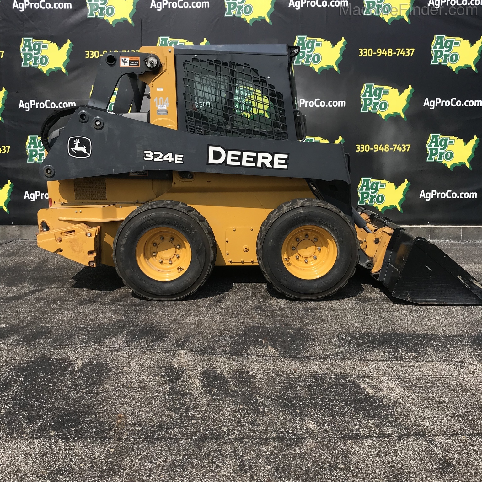 2017 John Deere 324E Image 7