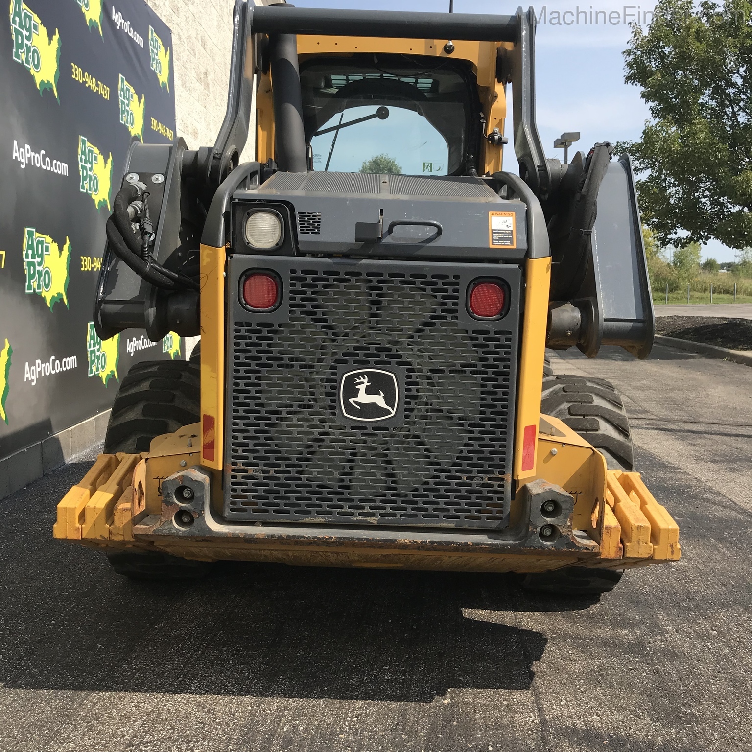 2017 John Deere 324E Image 8