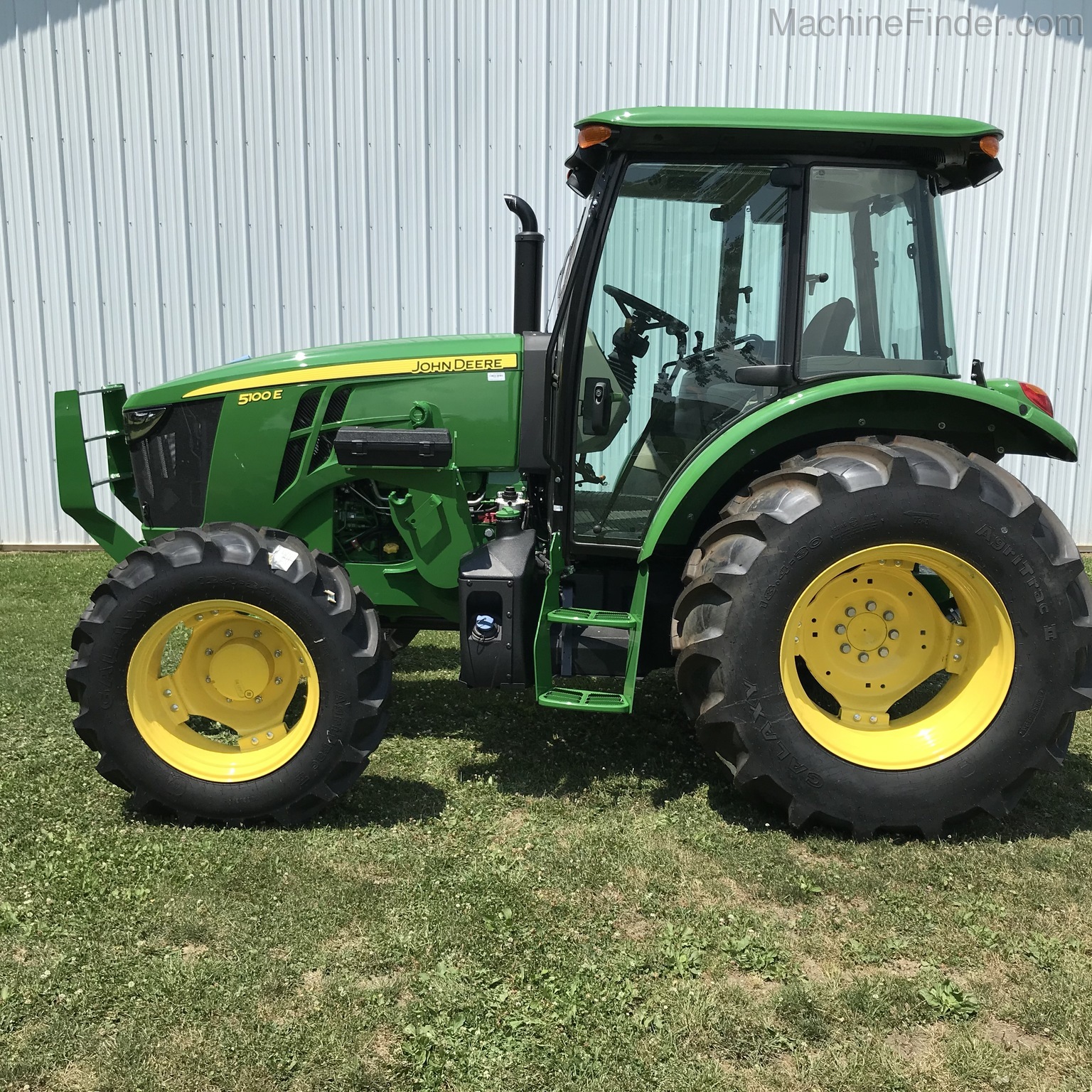 2020 John Deere 5100E Image 1