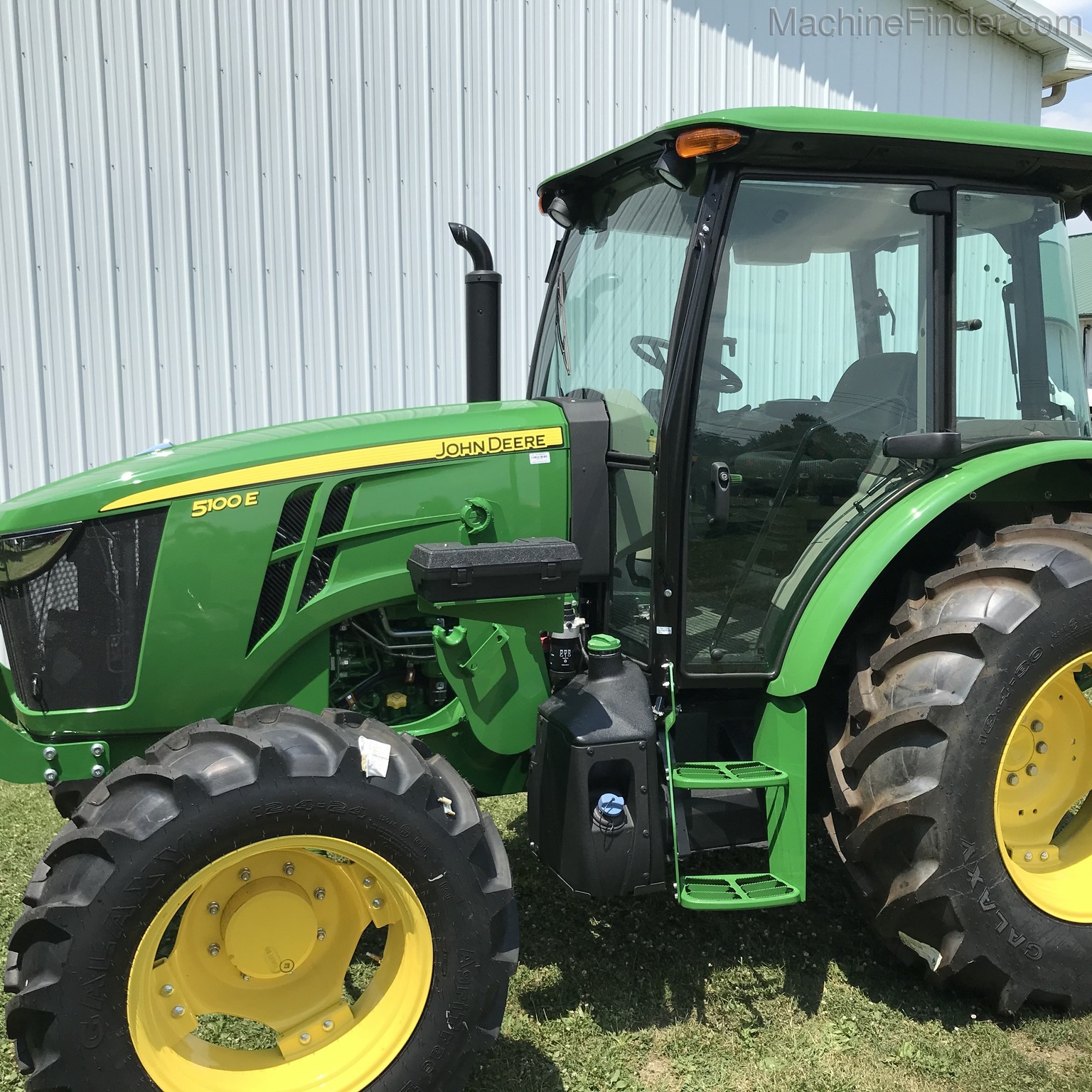 2020 John Deere 5100E Image 2