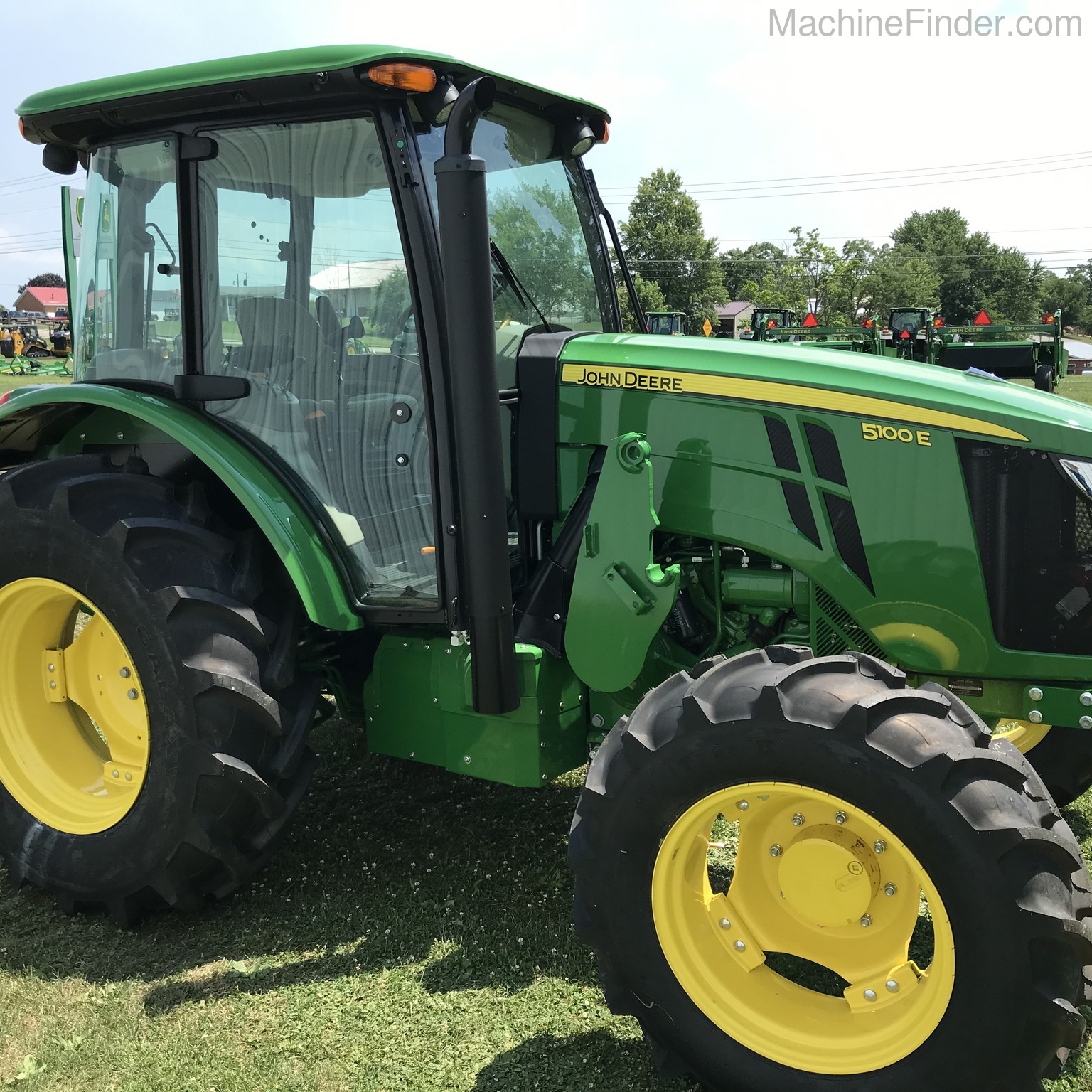 2020 John Deere 5100E Image 3