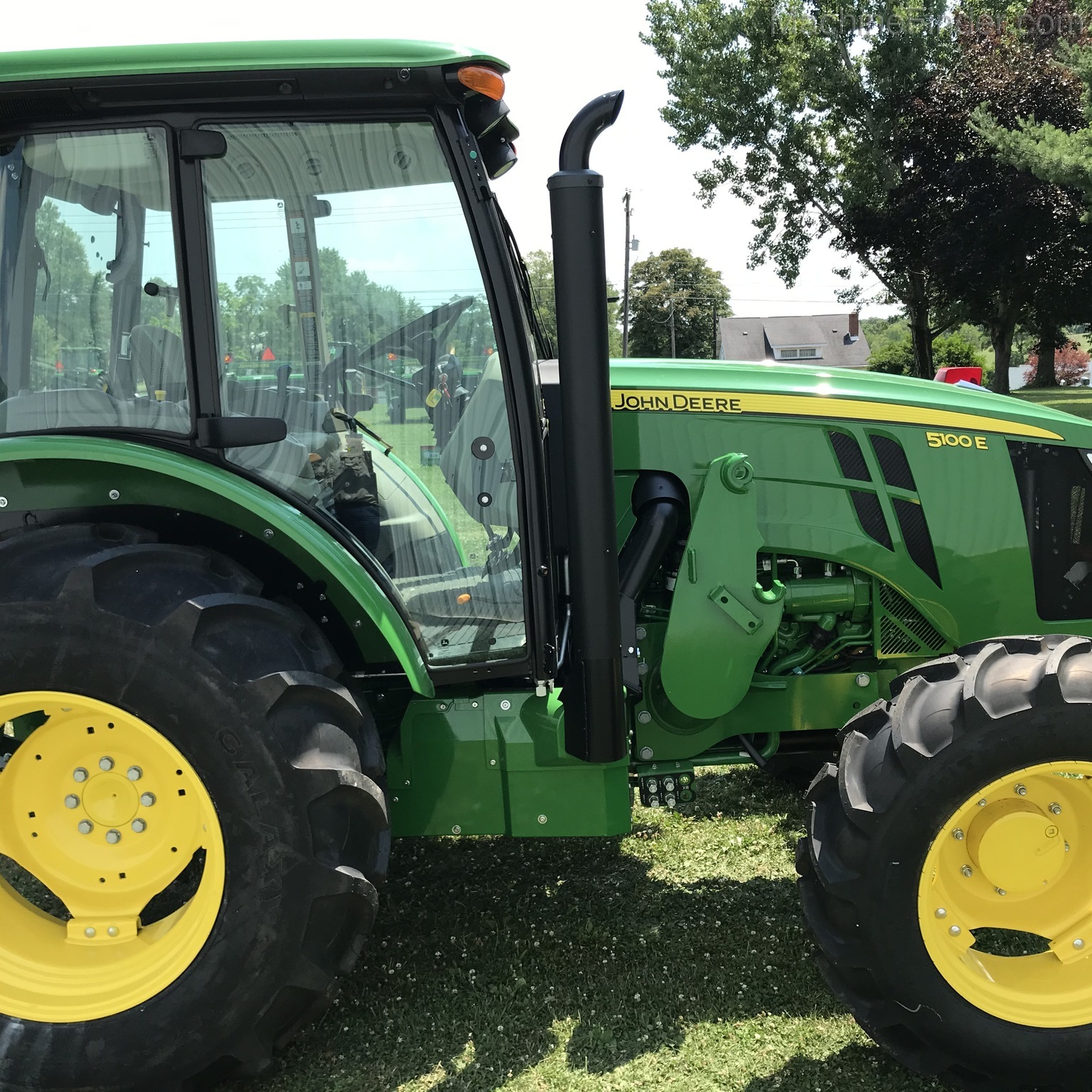 2020 John Deere 5100E Image 4