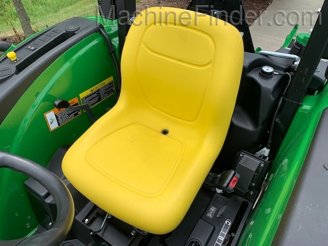 2020 John Deere 4044M Image 7