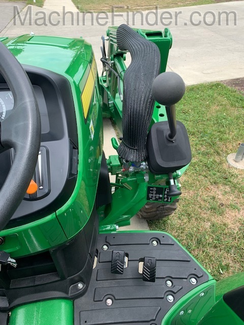 2020 John Deere 4044M Image 8