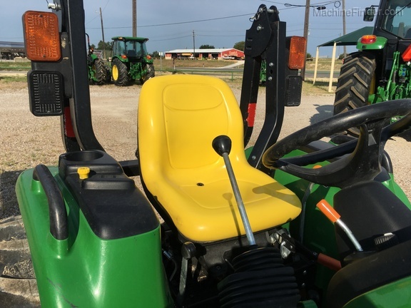 2016 John Deere 3032E Image 6