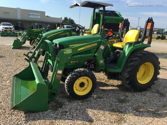 2016 John Deere 3032E Image 2