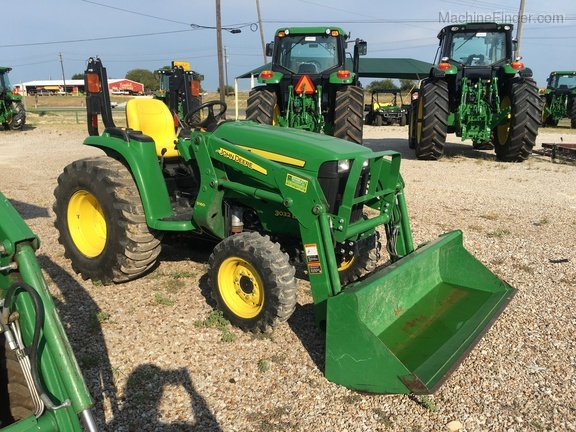 2016 John Deere 3032E Image 1
