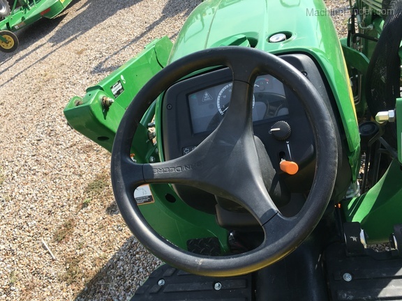2016 John Deere 3032E Image 5