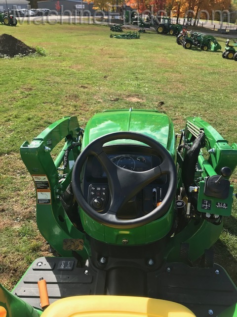 2020 John Deere 3038E Image 10