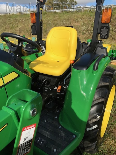 2020 John Deere 3038E Image 9