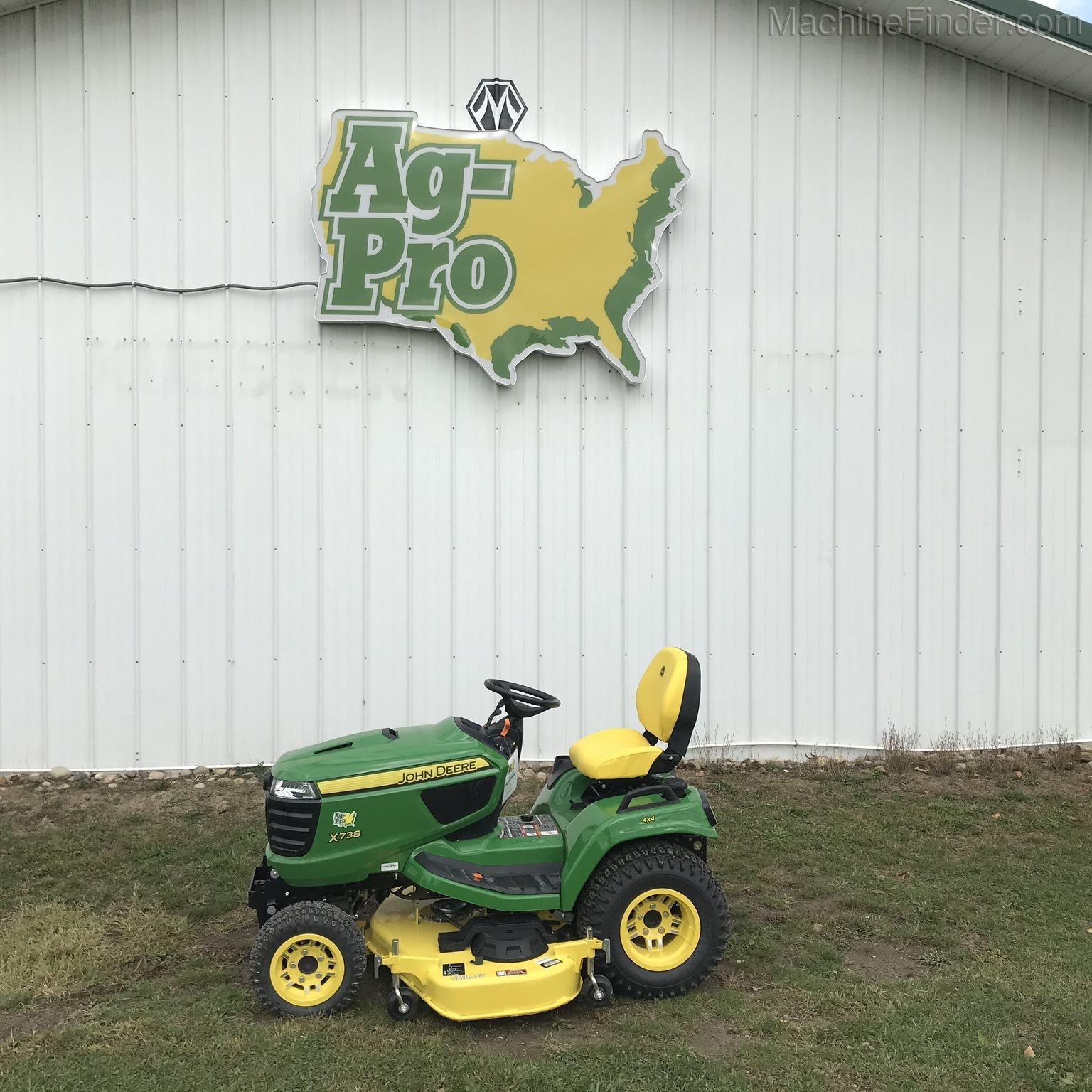 2020 John Deere X738 Image 1
