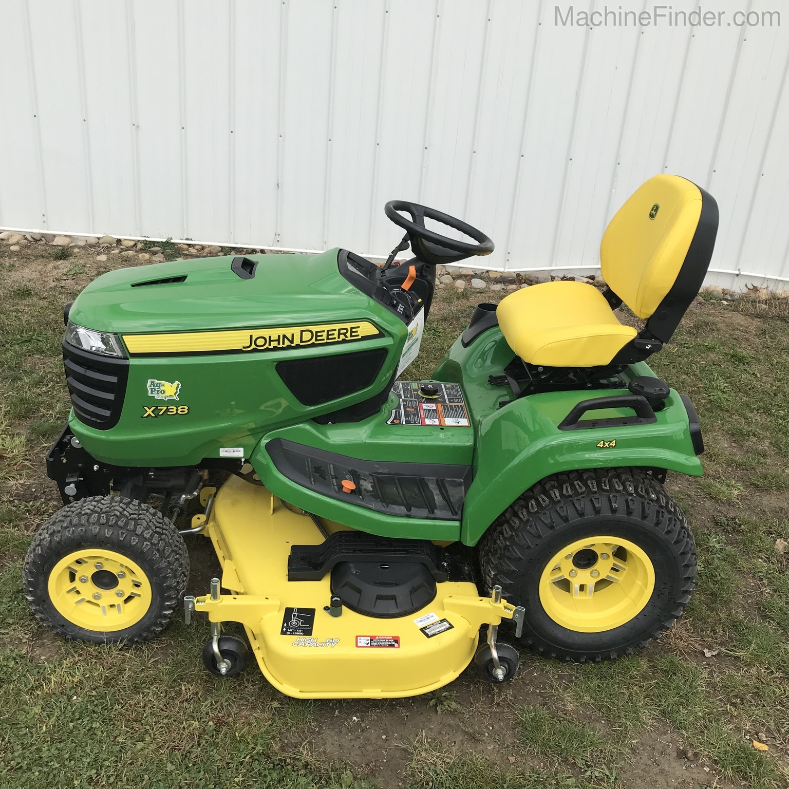 2020 John Deere X738 Image 2