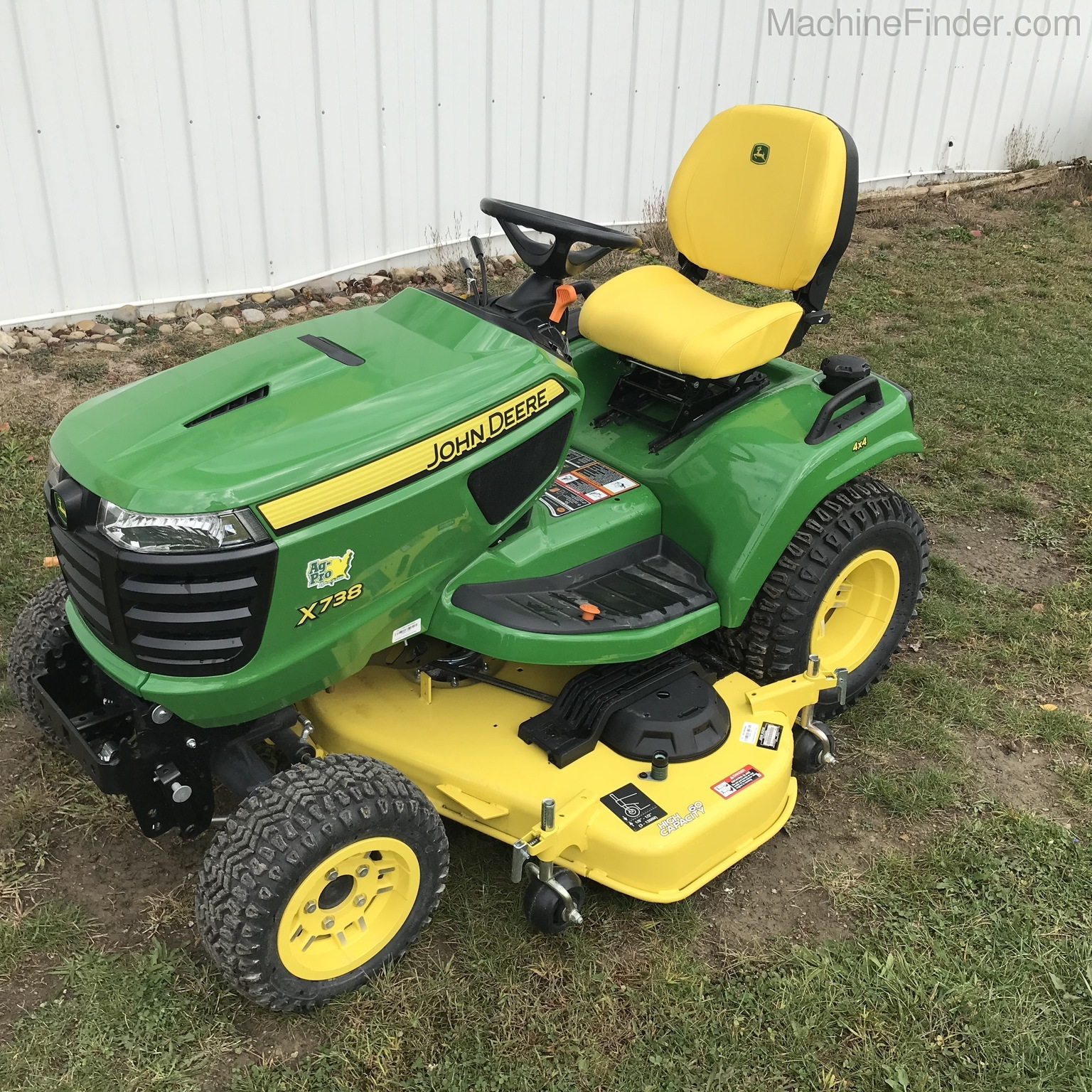 2020 John Deere X738 Image 3
