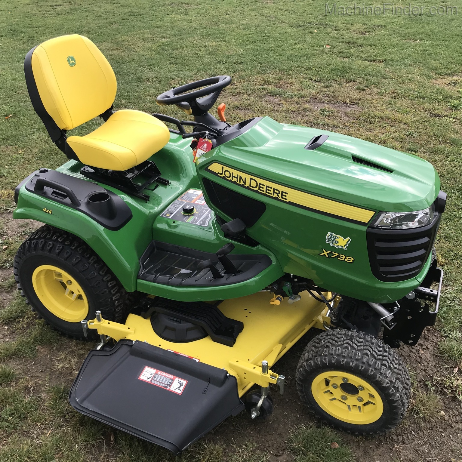 2020 John Deere X738 Image 5